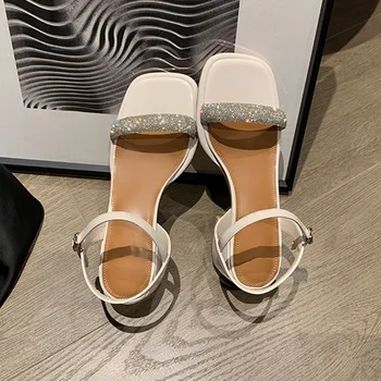  Estilo coreano Flash Diamante de Um lado do Cinto Grosso de salto Alto Dedo do pé Aberto Sandálias para as Mulheres no Verão de Sapatos para Mulheres