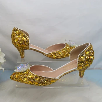  Ouro Cristal de Casamento Sapatos Para as Mulheres de Noiva Vestido de Festa de Sapatos de Cristal Sandália Flor de Dama de honra de Strass Salto Alto 7 cm Bombas
