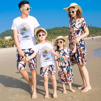  Nova moda praia de pai-filho do casal de viagem de férias da família de três a família completa do grupo de atividades de lazer, esportivas moda de impressão